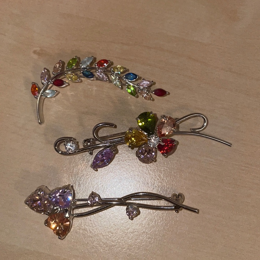 Korean brooches